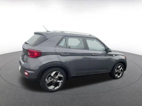 Used 2025 Hyundai Venue SEL image 15