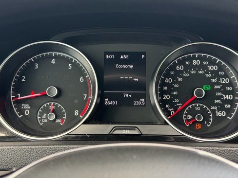 Used 2017 Volkswagen Golf SEL FWD image 12