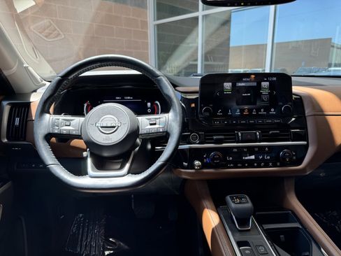 Used 2022 Nissan Pathfinder Platinum w/ Cargo Package image 16