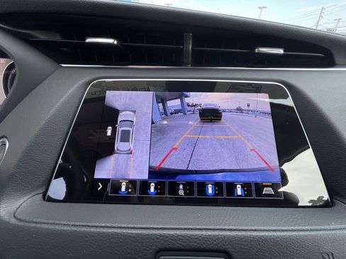 Used 2020 Cadillac XT4 Premium Luxury w/ Technology Package FWD image 14