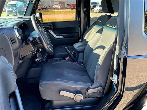 Used 2016 Jeep Wrangler Sahara w/ Connectivity Group AWD/4WD image 18