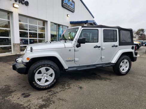 Used 2012 Jeep Wrangler Unlimited Sahara w/ Dual Top Group image 7