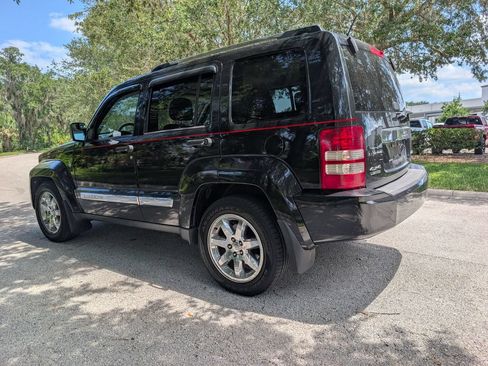 Used 2010 Jeep Liberty Limited w/ Tire & Wheel Group AWD/4WD image 5