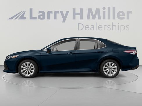 Certified 2018 Toyota Camry SE FWD image 3