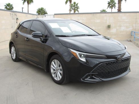 Used 2025 Toyota Corolla SE w/ SE Package image 2