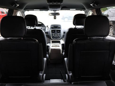 Used 2017 Dodge Grand Caravan SXT FWD image 13