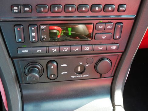 Used 2002 Ford Thunderbird Premium image 33