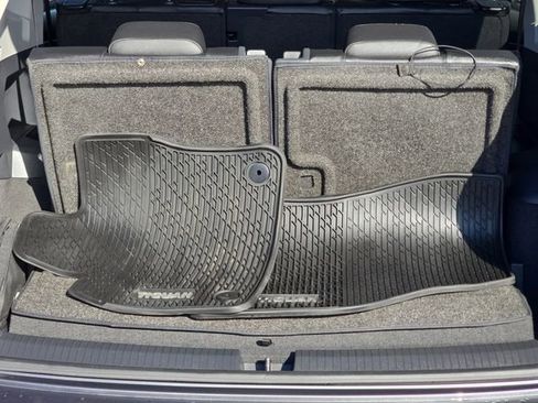 Used 2020 Volkswagen Tiguan SE image 34