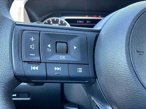 Used 2024 Nissan Rogue SV AWD/4WD image 17