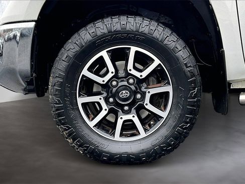 Used 2015 Toyota Tundra SR5 image 9