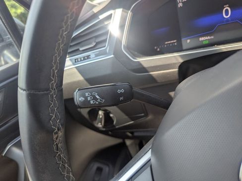 Used 2022 Volkswagen Tiguan SE image 29