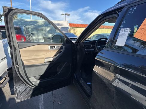 Used 2024 Ford Explorer XLT w/ Equipment Group 202A image 5