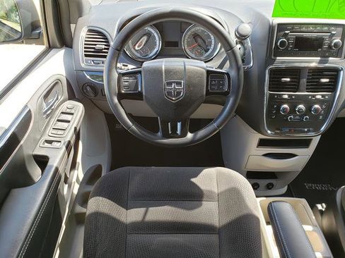 Used 2016 Dodge Grand Caravan SE image 15