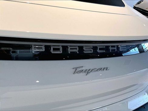 Used 2025 Porsche Taycan image 37