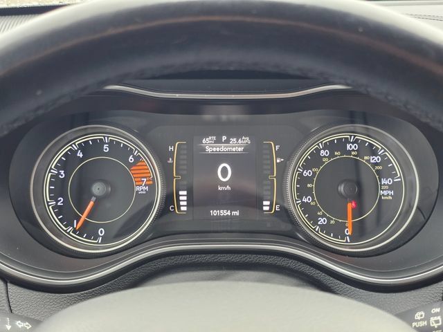 Used 2020 Jeep Cherokee Latitude w/ Cold Weather Group FWD image 34