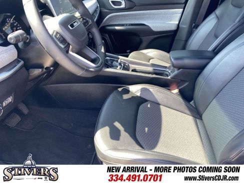 Used 2025 Jeep Compass Latitude image 48