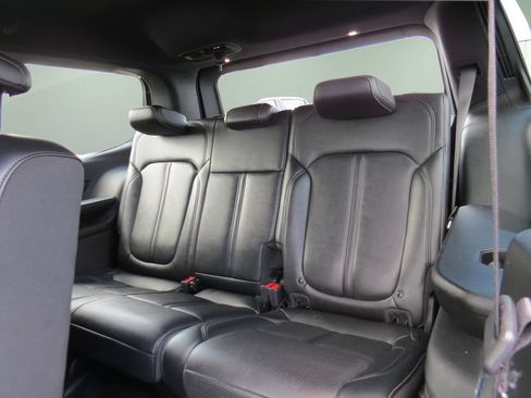 Used 2024 Jeep Wagoneer Series II w/ Flexible Seating Group RWD image 17