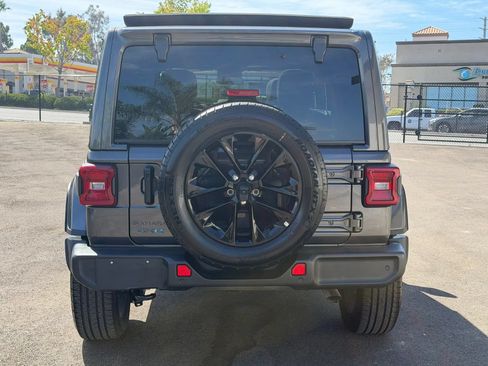 Used 2025 Jeep Wrangler Unlimited Sahara w/ Safety Group AWD/4WD image 6