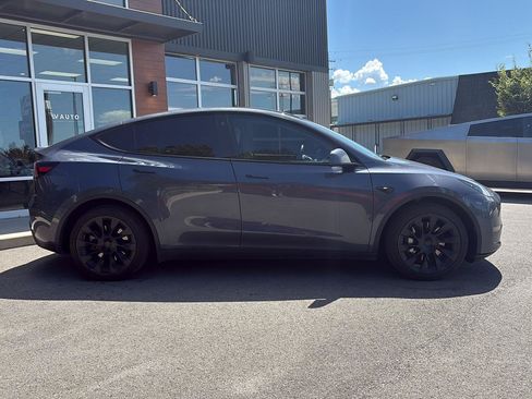 Used 2023 Tesla Model Y Long Range AWD/4WD image 9