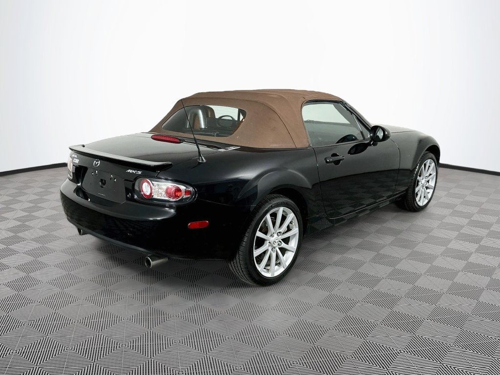 Used 2007 MAZDA MX-5 Miata Grand Touring w/ Premium Pkg RWD image 10