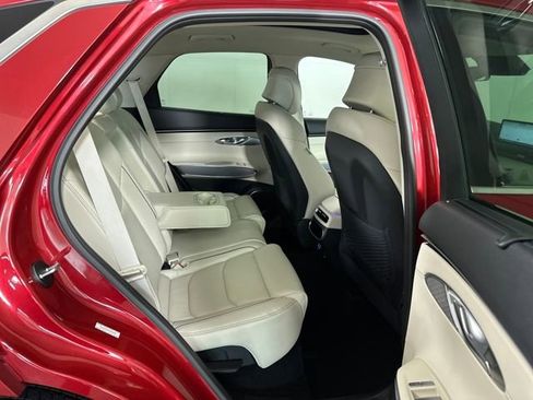 Used 2022 Genesis GV70 2.5T w/ Advanced Package image 28