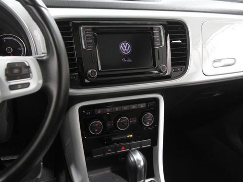 Used 2019 Volkswagen Beetle 2.0T SE image 9