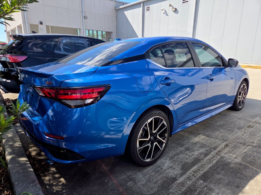 Used 2025 Nissan Sentra SR w/ Trunk Package FWD image 4
