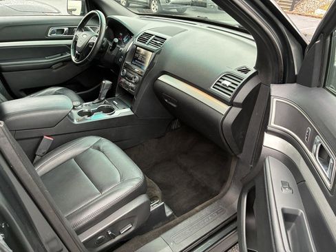 Used 2016 Ford Explorer XLT w/ Equipment Group 202A image 21