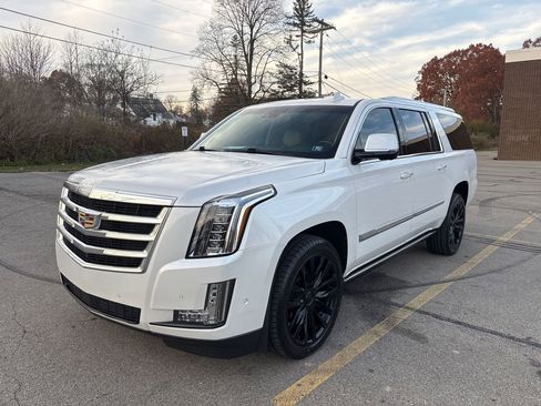 Used 2018 Cadillac Escalade ESV Premium Luxury image 2