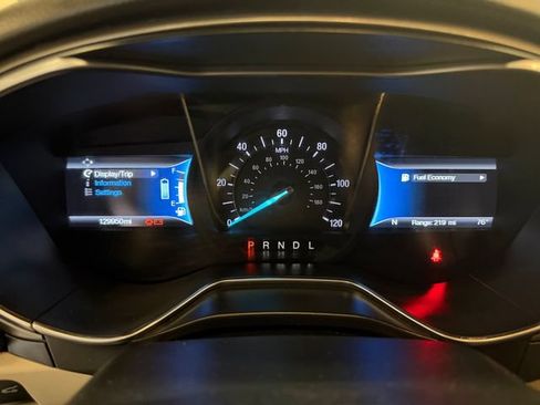 Used 2018 Ford Fusion SE FWD image 19