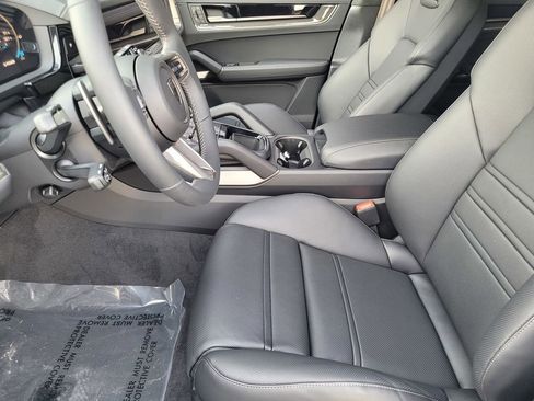New 2025 Porsche Cayenne Turbo image 22