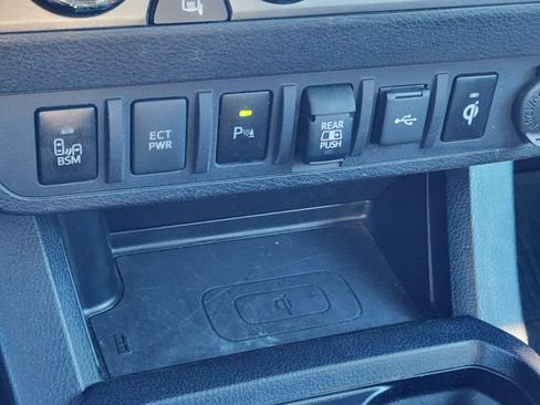 Used 2020 Toyota Tacoma TRD Off-Road image 23