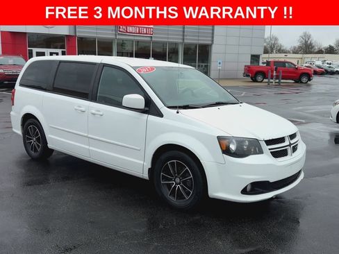 Used 2017 Dodge Grand Caravan GT image 2