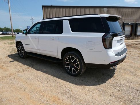 New 2026 Chevrolet Suburban RST w/ Comfort Package AWD/4WD image 6