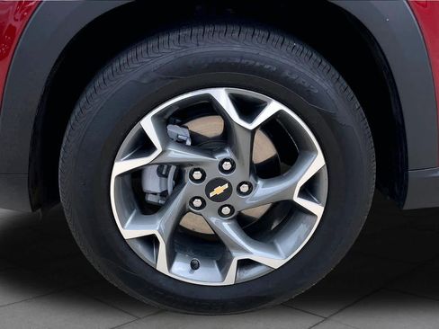 Used 2025 Chevrolet Trax LT image 11
