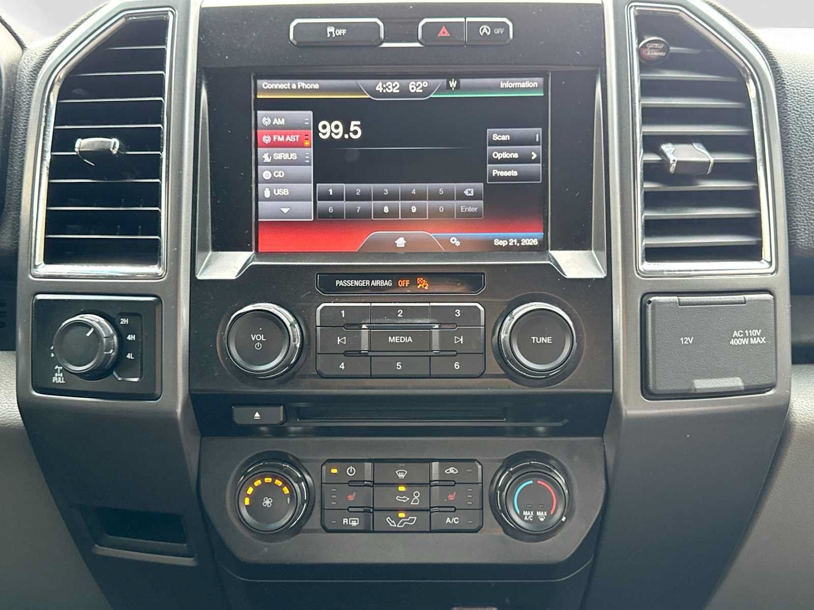 Used 2015 Ford F150 XLT w/ Equipment Group 302A Luxury AWD/4WD image 26