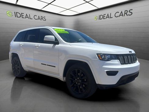 Used 2018 Jeep Grand Cherokee Altitude RWD image 3