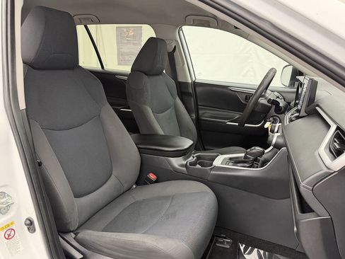 Used 2019 Toyota RAV4 LE image 22