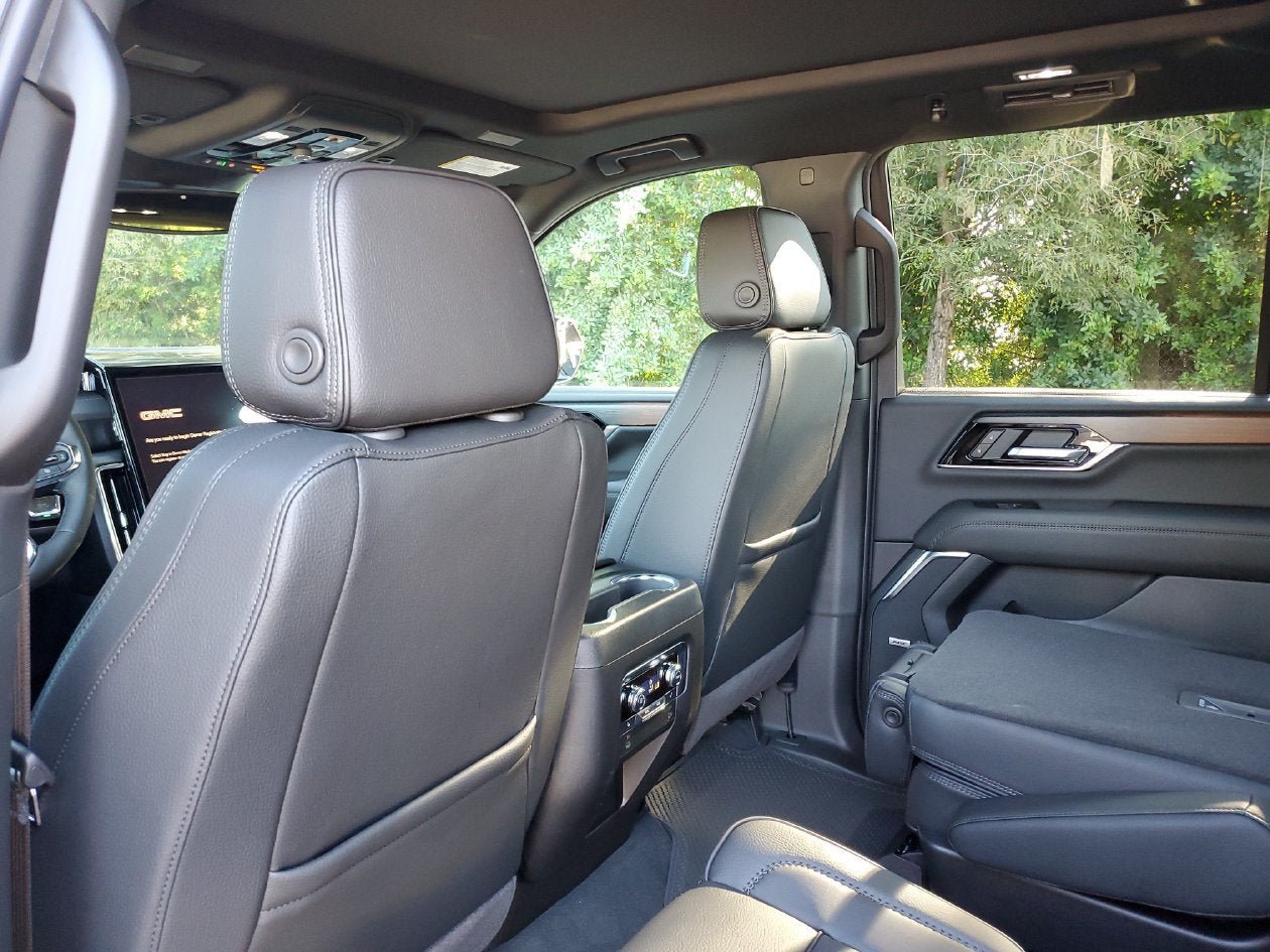 New 2027 GMC Yukon Denali w/ Sun & Power Step Package RWD image 10
