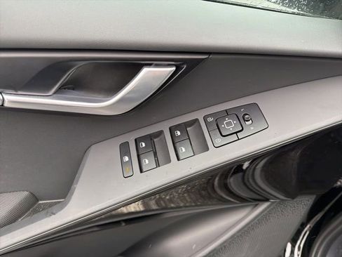 Used 2025 Kia Niro Wind w/ Wind Preserve Package image 16