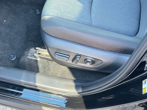 Used 2025 Toyota RAV4 XLE image 24