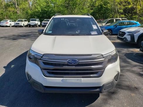 Used 2025 Subaru Forester Premium AWD/4WD image 5