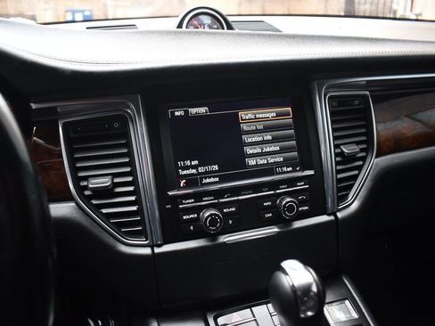 Used 2015 Porsche Macan Turbo image 19