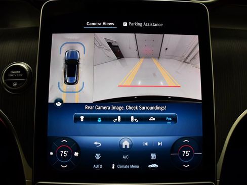 Used 2025 Mercedes-Benz GLC 300 4MATIC image 14