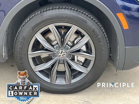 Certified 2023 Volkswagen Tiguan SE w/ Panoramic Sunroof Package FWD image 4