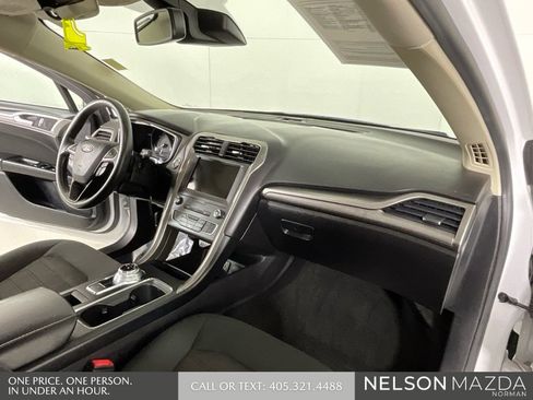 Used 2019 Ford Fusion SE image 30