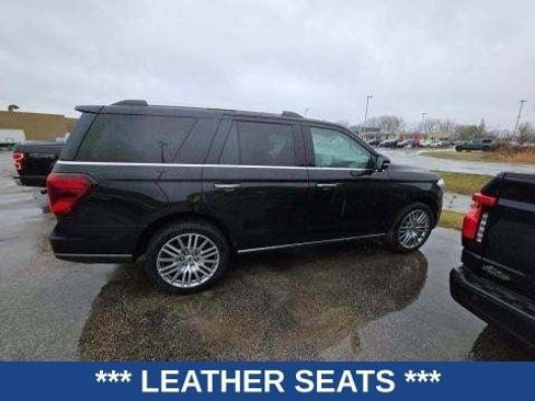 Used 2023 Ford Expedition Limited image 3