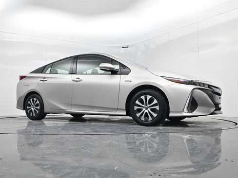 Used 2020 Toyota Prius Prime XLE image 34