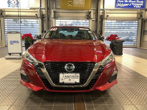 Used 2021 Nissan Altima 2.5 SR w/ SR Premium Package image 3