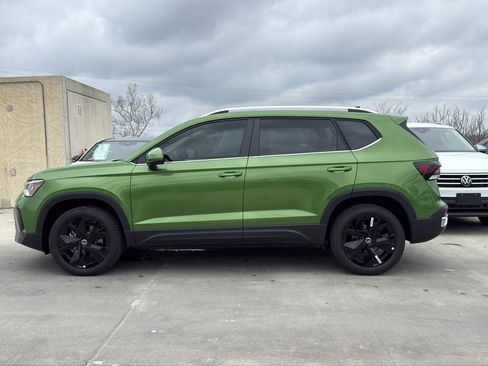 New 2026 Volkswagen Taos SE image 6